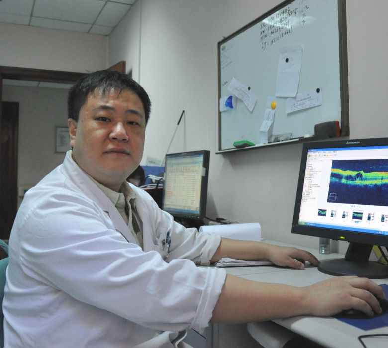 李炳震 李炳震