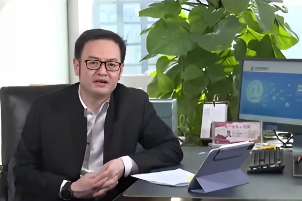 姜俊(中國建設銀行網路金融部總經理,哈爾濱市委常委、市政府黨組成員、副市長) 姜俊(中國建設銀行網路金融部總經理,哈爾濱市委常委、市政府黨組成員、副市長)