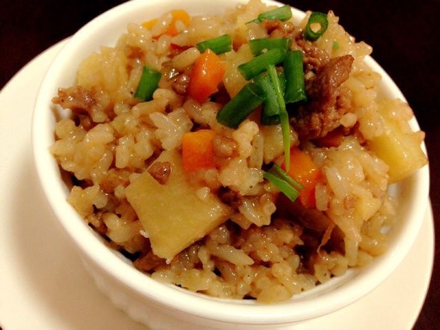土豆肉末悶飯 土豆肉末悶飯