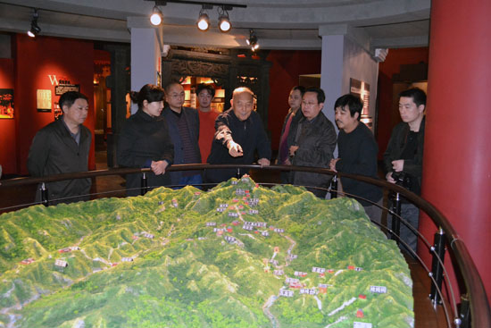 11年10月29日王申中將在十堰博物館參觀