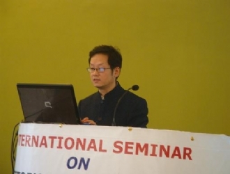 曲安京教授在國際學術大會上講話
