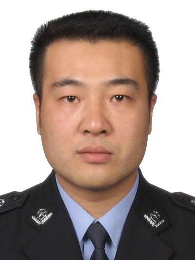 黃斌(浙江省東陽市公安局黨委委員、副局長、四級高級警長) 黃斌(浙江省東陽市公安局黨委委員、副局長、四級高級警長)