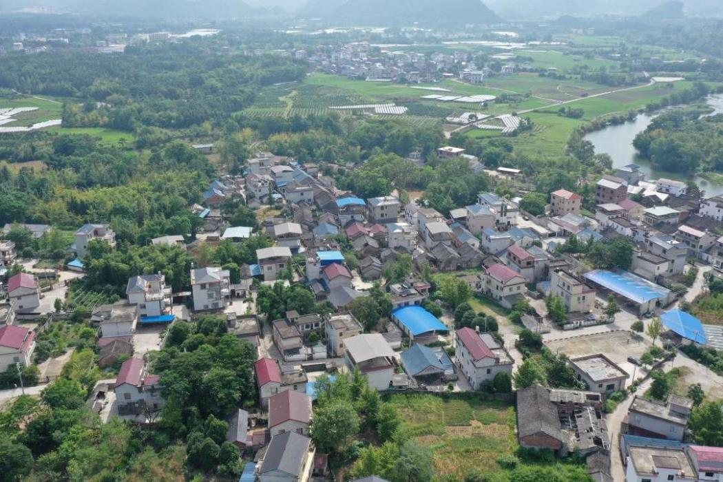 高寨村(廣西壯族自治區桂林市興安縣華江瑤族鄉下轄村) 高寨村(廣西壯族自治區桂林市興安縣華江瑤族鄉下轄村)