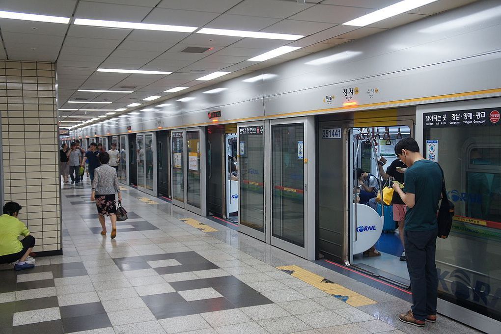 亭子站(韓國京畿道城南市境內電鐵車站) 亭子站(韓國京畿道城南市境內電鐵車站)