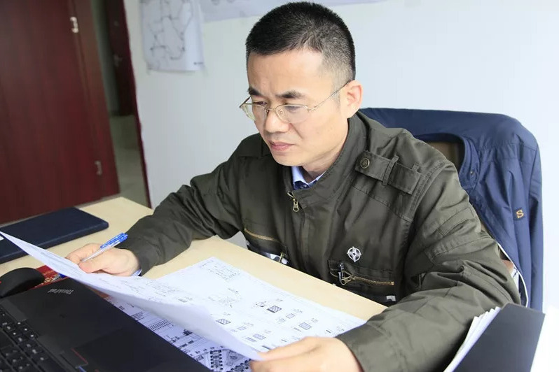 肖軍(中交天和機械設備製造公司研發中心副主任) 肖軍(中交天和機械設備製造公司研發中心副主任)