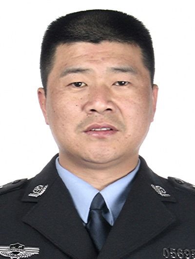 牛強(山東省濟寧市公安局兗州分局黨委委員、副局長) 牛強(山東省濟寧市公安局兗州分局黨委委員、副局長)