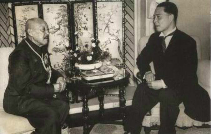 汪精衛（右）和偽滿洲國總理張景惠會談