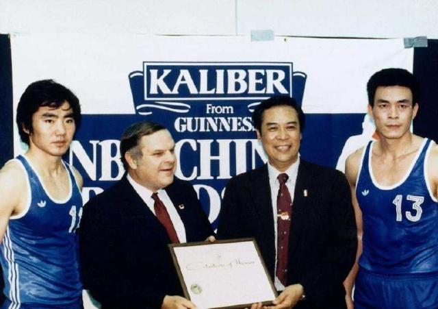 中國籃球教父---錢澄海（右二）