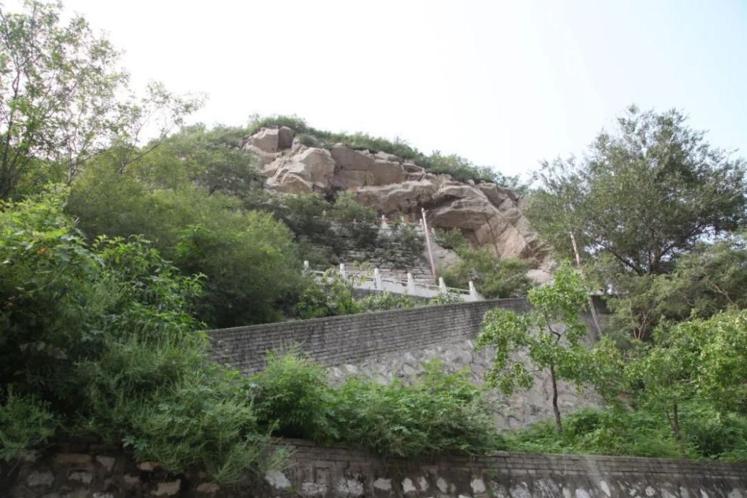 武山(河北省秦皇島市盧龍縣與昌黎縣境內山巒) 武山(河北省秦皇島市盧龍縣與昌黎縣境內山巒)