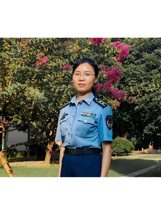 周芬(空軍預警學院空天預警系講師,第十四屆全國人大代表) 周芬(空軍預警學院空天預警系講師,第十四屆全國人大代表)