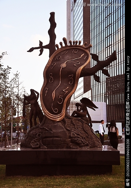 位於上海靜安區時鐘主題的雕塑
