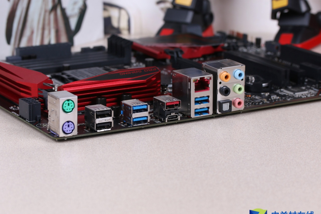 華碩TS300-E3(SATA) 華碩TS300-E3(SATA)