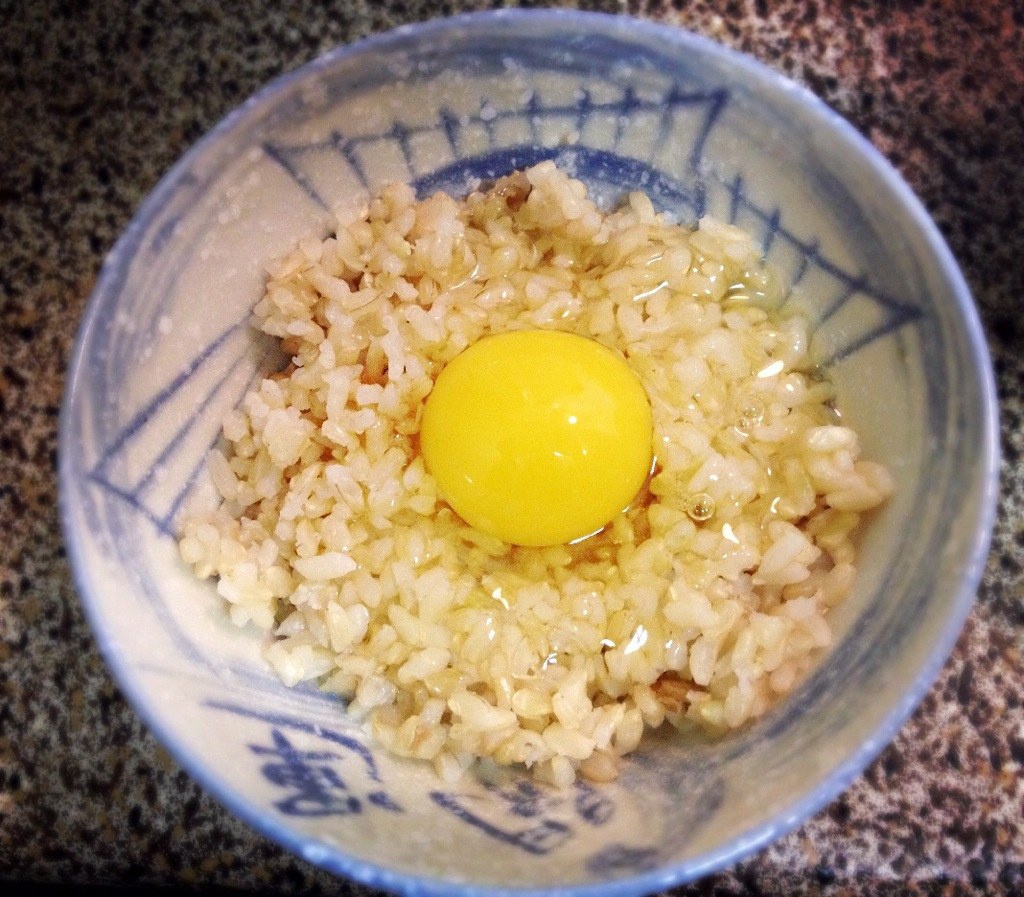生雞蛋蓋飯