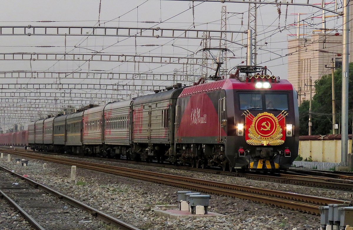 和諧3D型1921號機車牽引K20次列車通過豐臺南信號