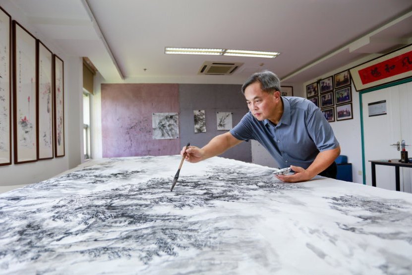 魏福順(福建省政協書畫院特聘畫家,福州海關教育處副處長) 魏福順(福建省政協書畫院特聘畫家,福州海關教育處副處長)
