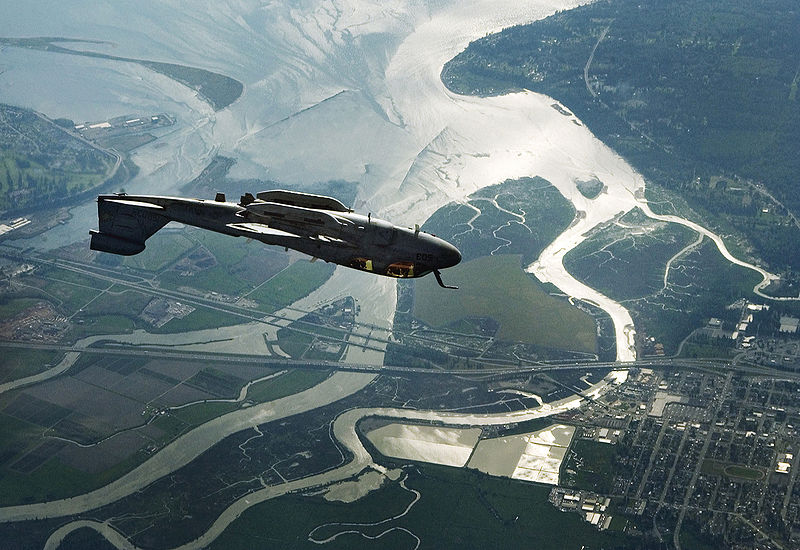 EA-6徘徊者在惠德貝島上空飛行