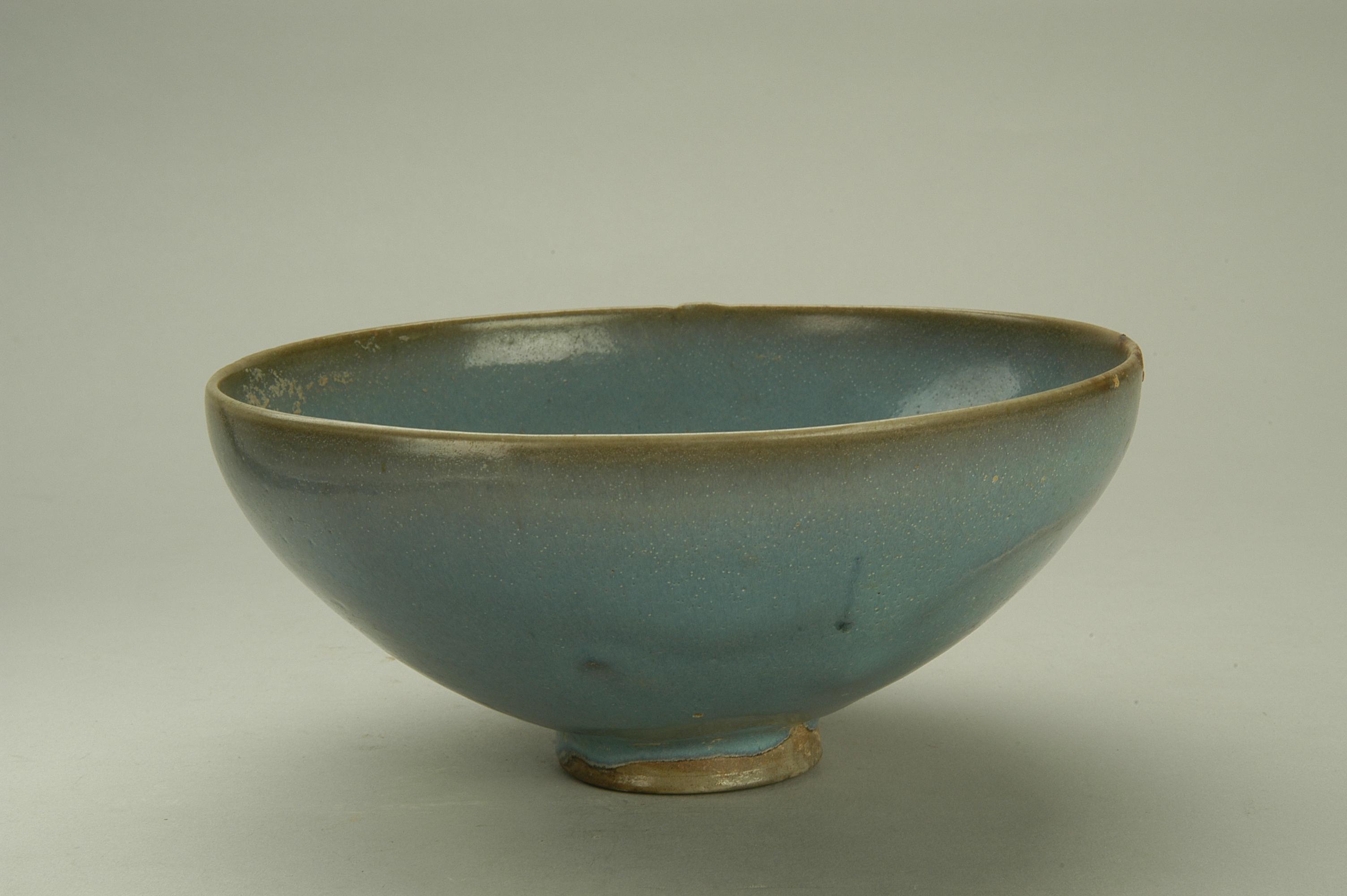 北宋天藍釉鈞瓷碗