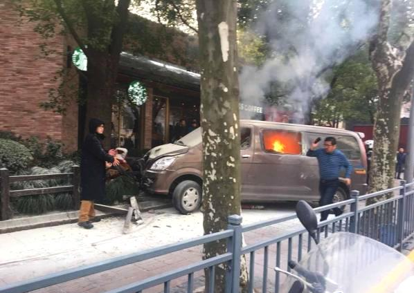 2·2上海麵包車撞人事故