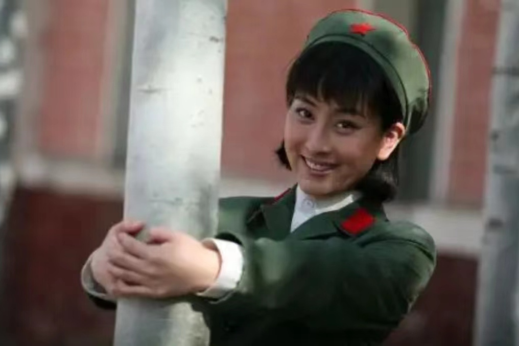 楊五月(戰爭愛情劇《軍旗飄揚》中的角色) 楊五月(戰爭愛情劇《軍旗飄揚》中的角色)