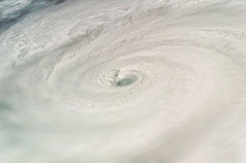 太空人從國際空間站上拍攝到的颶風迪安照片