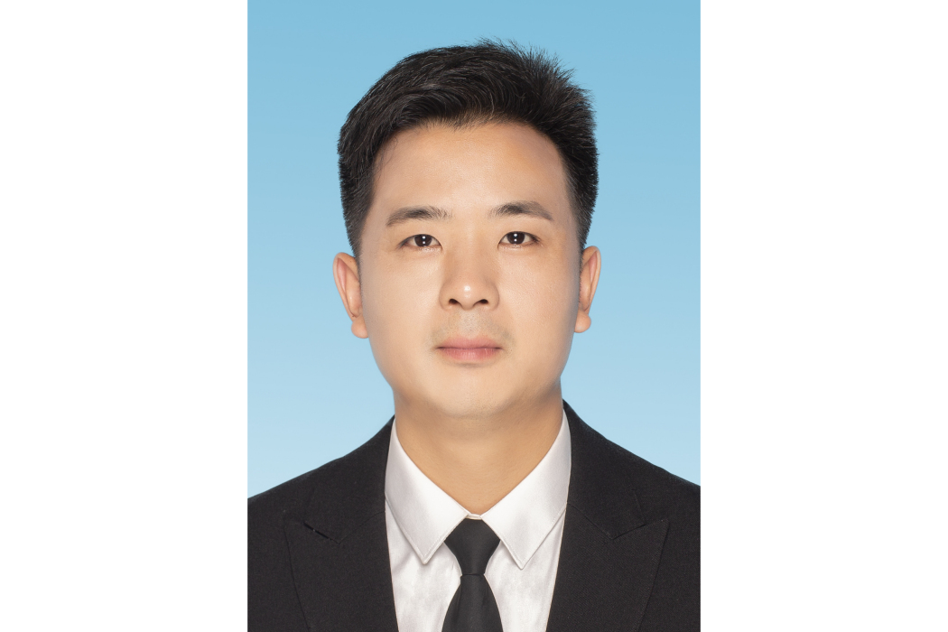 李海(瀏陽市大圍山鎮黨委委員、政法委員) 李海(瀏陽市大圍山鎮黨委委員、政法委員)