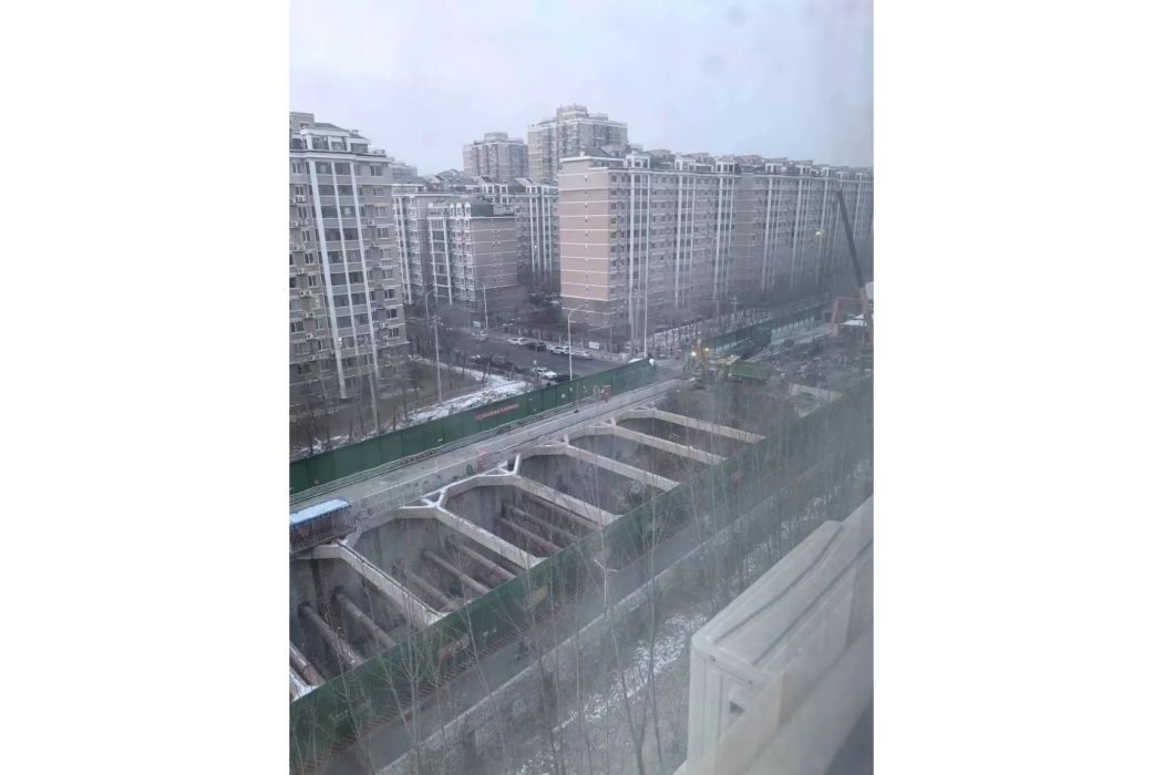 東三路站