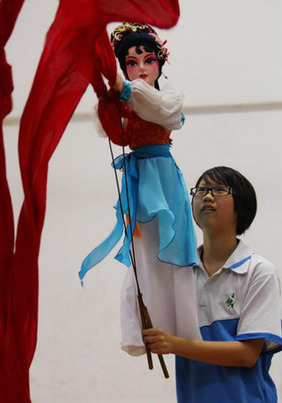 (16圖片)廣東省木偶藝術劇院走入學校演出
