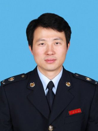 王巍(秭歸縣稅務局黨委委員、副局長) 王巍(秭歸縣稅務局黨委委員、副局長)
