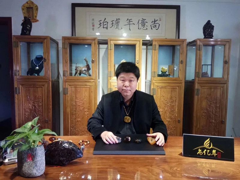 張凱翔(天雅匯典當行民品負責人、尚億年琥珀創始人) 張凱翔(天雅匯典當行民品負責人、尚億年琥珀創始人)