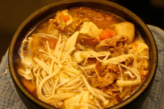 肥牛雜菇煲 肥牛雜菇煲