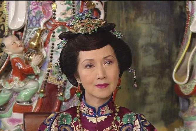 殷鳳儀(巾幗梟雄人物) 殷鳳儀(巾幗梟雄人物)