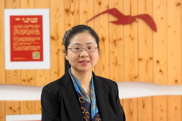 鄭麗娟(上海市廣富林街道西子灣居民區黨總支書記) 鄭麗娟(上海市廣富林街道西子灣居民區黨總支書記)