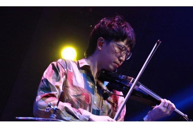 小誠(咖喱3000樂隊小提琴手) 小誠(咖喱3000樂隊小提琴手)