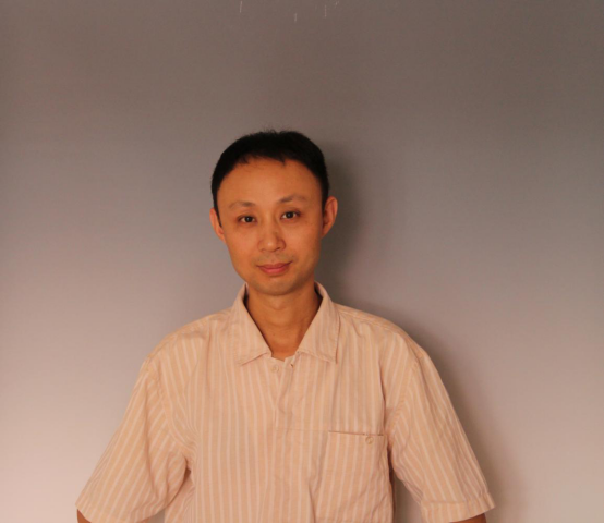 趙春雷(景德鎮陶瓷大學科技藝術學院教授) 趙春雷(景德鎮陶瓷大學科技藝術學院教授)