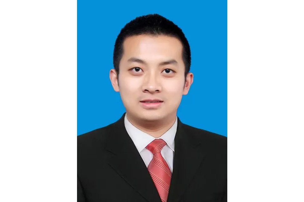 張萬里(碩士生導師,醫學博士,中西醫結合博士後,山東省中醫院推拿科主治醫師) 張萬里(碩士生導師,醫學博士,中西醫結合博士後,山東省中醫院推拿科主治醫師)