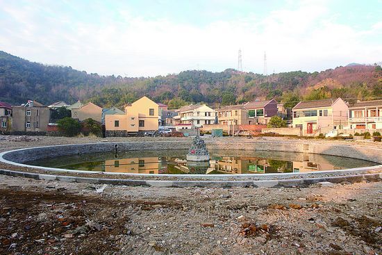 荷花村(湖南省永州市祁陽縣潘市鎮下轄村) 荷花村(湖南省永州市祁陽縣潘市鎮下轄村)