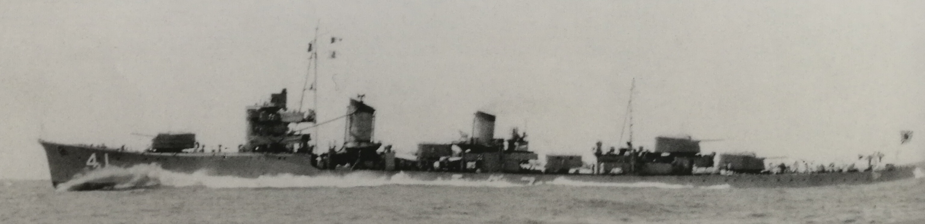 完成性能改進後於1939年9月15日在館山海域試航的山雲