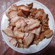 鹵肘子 鹵肘子