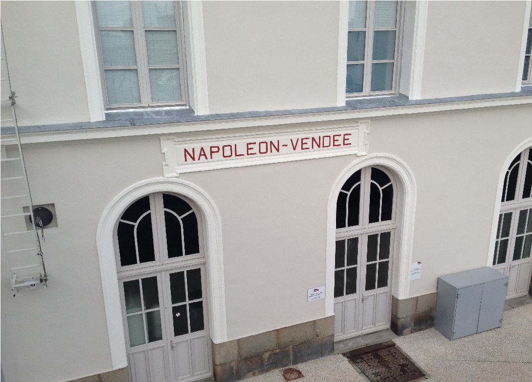 拉羅什站旁的“拿破崙”標記