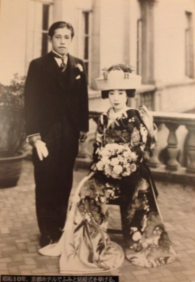 1935年井上靖與妻子井上文