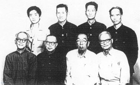 蓓蕾學社創辦人李石鋒(後排右數第二人)