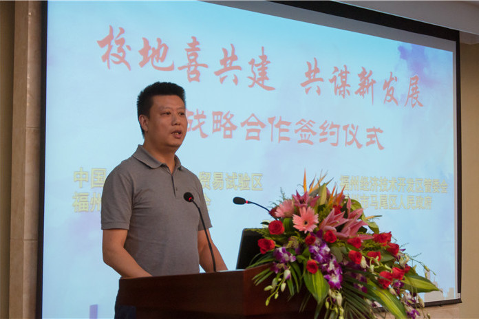 游力(福州保稅港區黨組成員、片區管委會副主任) 游力(福州保稅港區黨組成員、片區管委會副主任)