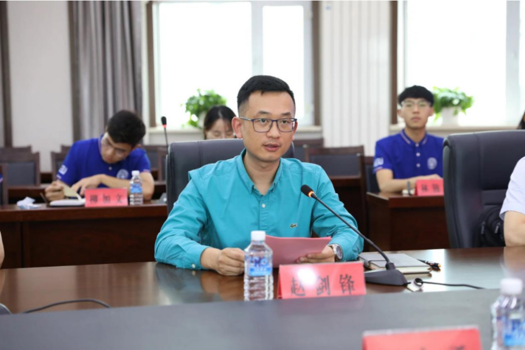 趙劍鋒(東南大學學生處副處長) 趙劍鋒(東南大學學生處副處長)
