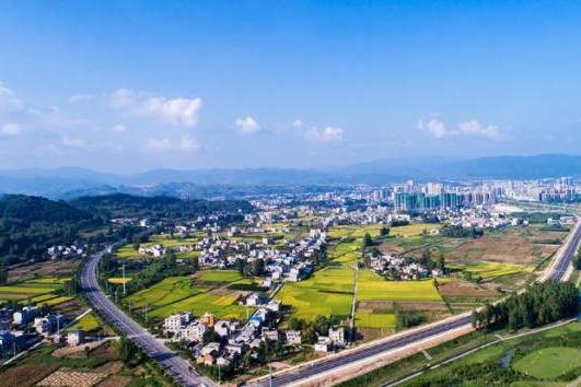 白土村(湖北省十堰市房縣城關鎮下轄村) 白土村(湖北省十堰市房縣城關鎮下轄村)