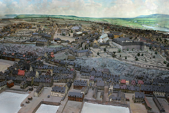 The Scale Model of Québec