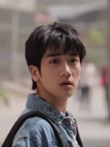 李明哲(電視劇《女巡特警之蜂鳥突擊隊》中的角色,由李明峻飾演) 李明哲(電視劇《女巡特警之蜂鳥突擊隊》中的角色,由李明峻飾演)