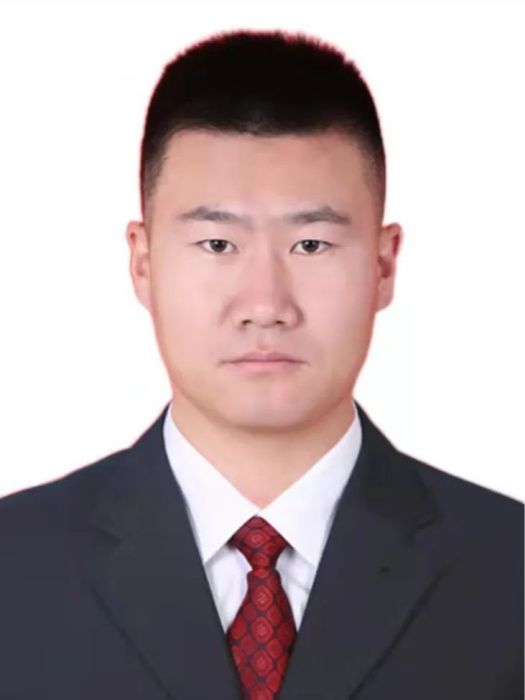 李雲龍(大連港油品碼頭公司油庫管理站沙坨子罐區綜合計量工) 李雲龍(大連港油品碼頭公司油庫管理站沙坨子罐區綜合計量工)