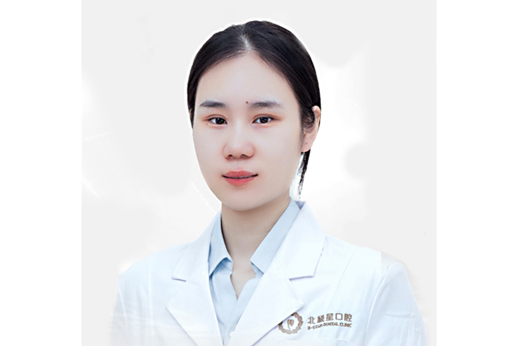 文琪(北極星口腔連鎖綜合科醫師) 文琪(北極星口腔連鎖綜合科醫師)