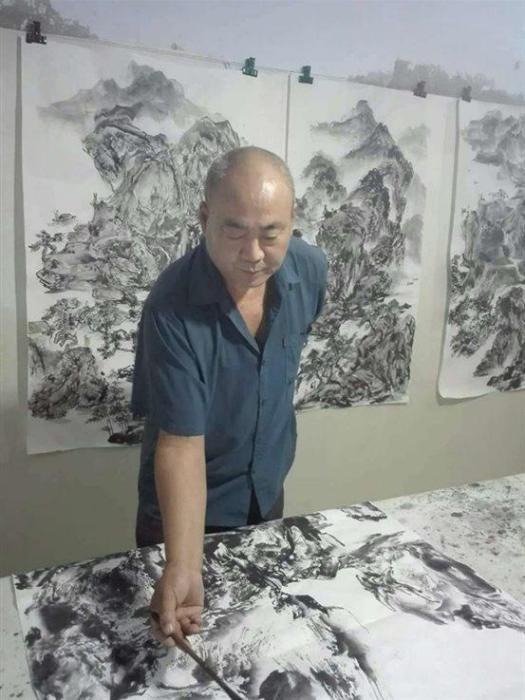 張新良(山東籍藝術家) 張新良(山東籍藝術家)