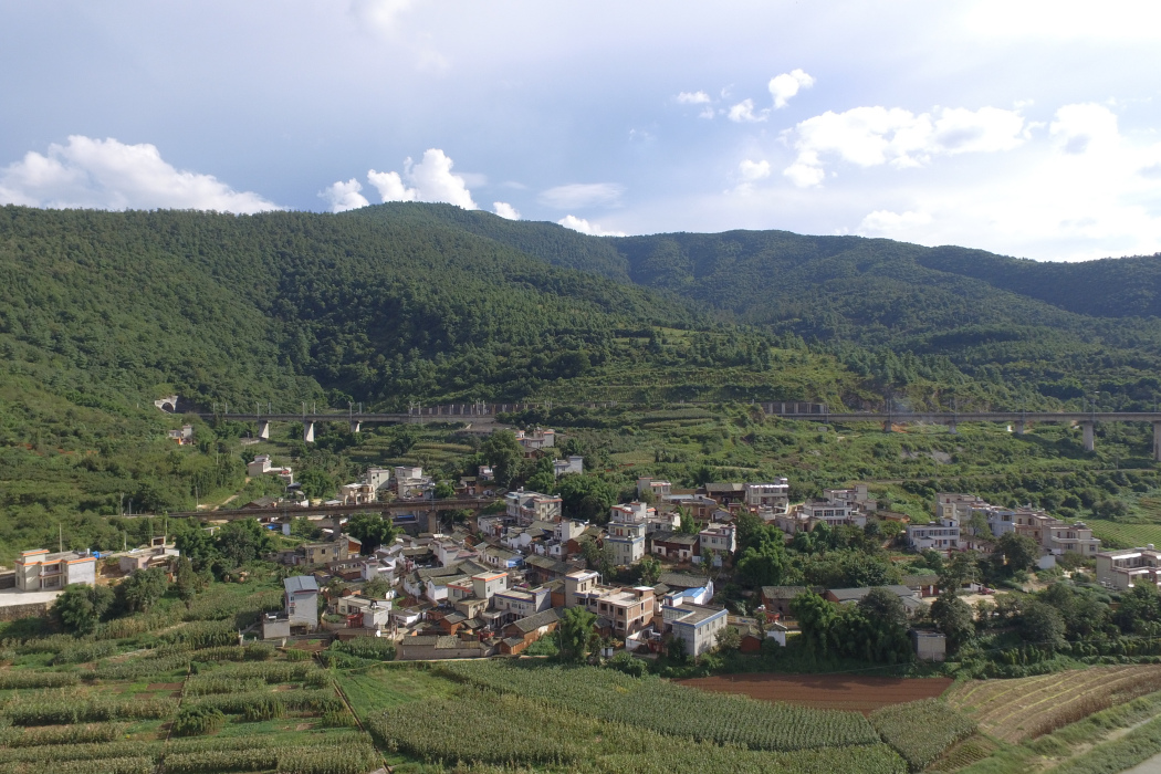 澄江村(雲南安寧市溫泉鎮下轄村) 澄江村(雲南安寧市溫泉鎮下轄村)